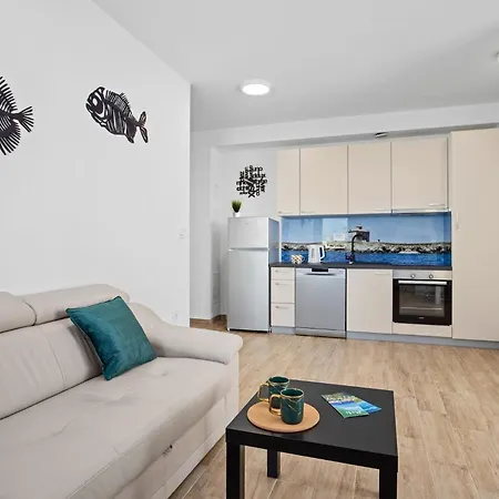 Tim & Klara - Sunny Island Cres